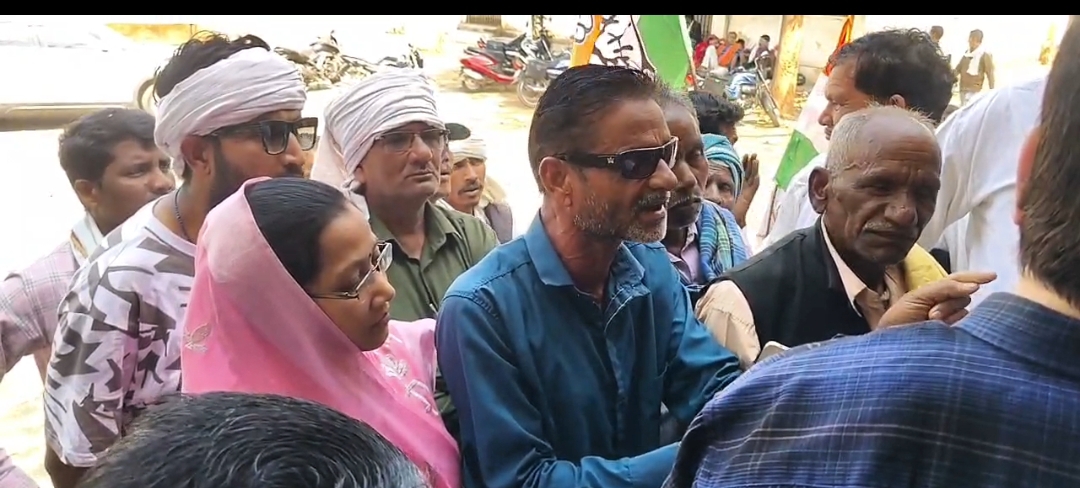 बिसिंहपुरपाली ब्लॉक अध्यक्ष रवि मिश्रा के द्वारा तहसील पाली को सौंपा गया ज्ञापन 
