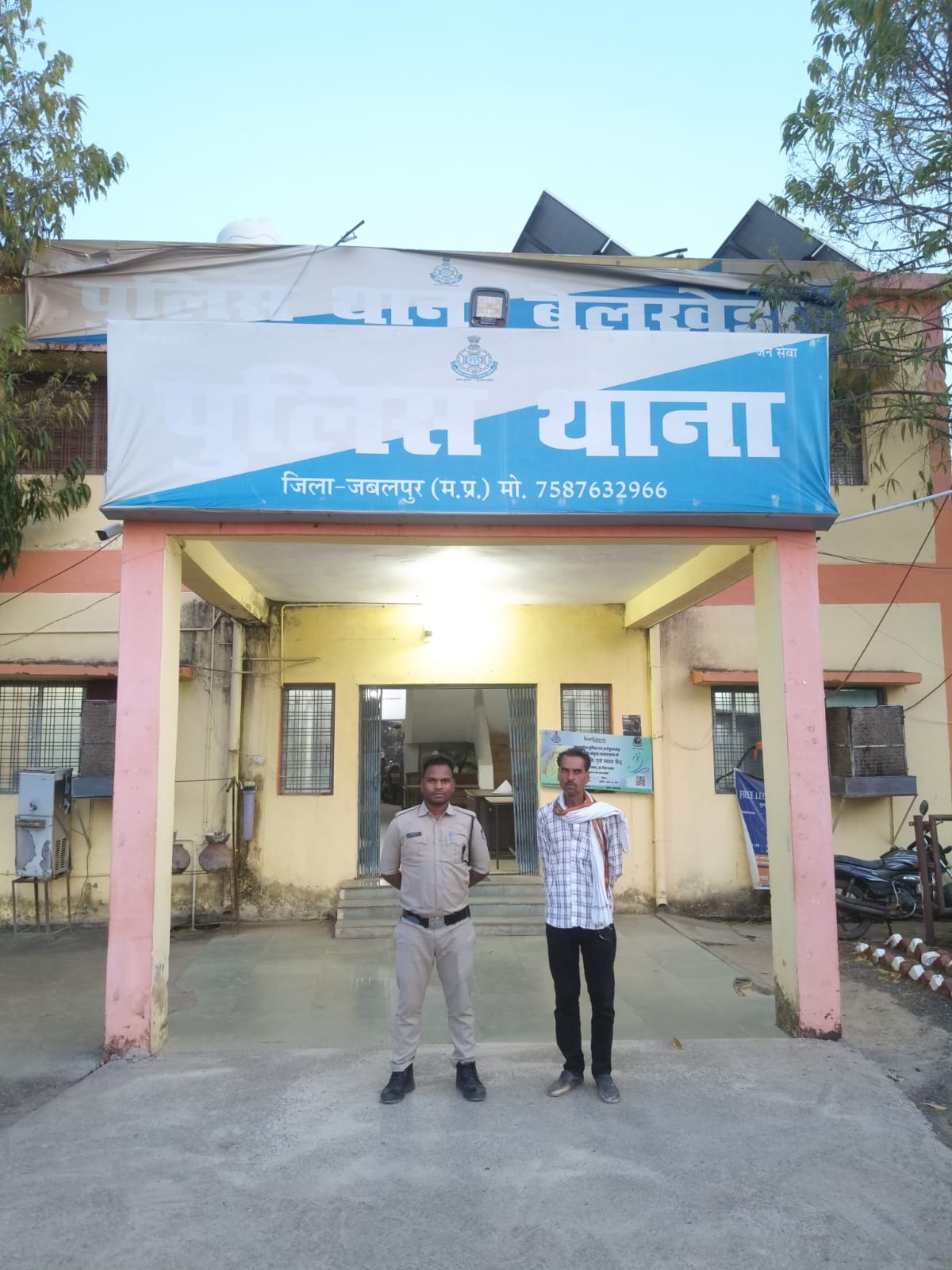 जिला बदर आरोपी पर सख्त कार्रवाई — थाना महाराजपुर पुलिस ने आरोपी को जिला सीमा से किया निष्कासित* posted by Kartik Gautam from Sagar