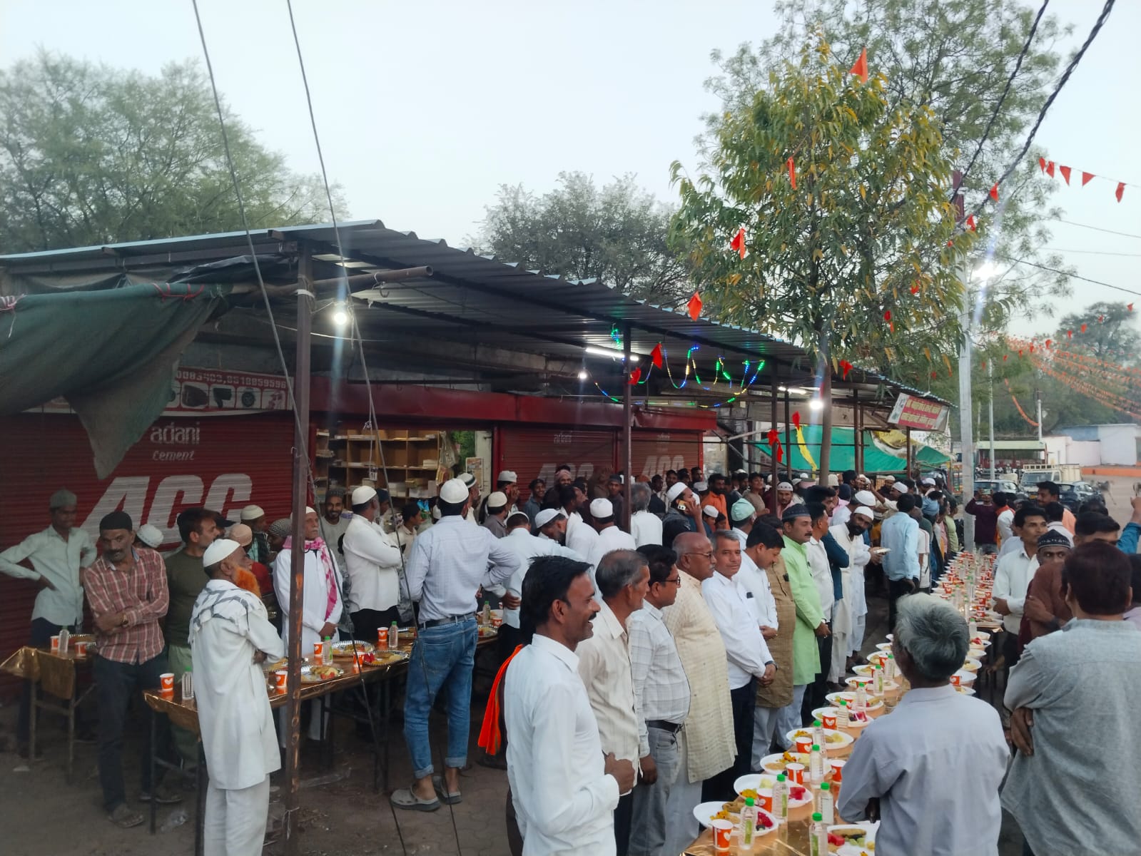 सद्भावना रोजा इफ्तार पार्टी में दिखी एकता posted by Baseem Uddin from Sehore