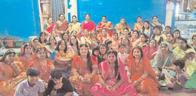 मारवाड़ी वेशभूषा में महिलाओं ने किया राजस्थानी घूमर नृत्य posted by Lokesh Davde