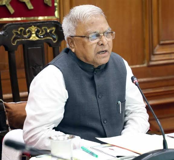 MP के राज्यपाल के विमान में तकनीकी खराबी, इमरजेंसी लैंडिंग के बाद यात्रियों को राहत  posted by State News AI Desk 