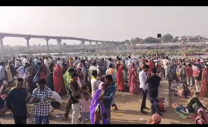 भूतडी अमावस्या पर आंवलीघाट में उमड़ा श्रद्धा का जन सैलाब posted by Sarvesh Chauhan from Rehti