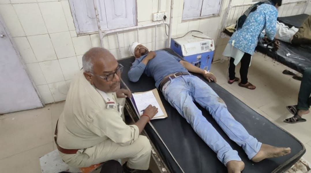 ब्रेकिंग न्यूज़   गल्ला व्यापारी के साथ हुई तीन लाख की लूट, तीन अज्ञात बाइक सवार ने दिया घटना को अंजाम  posted by Amit Kumar Awasthi