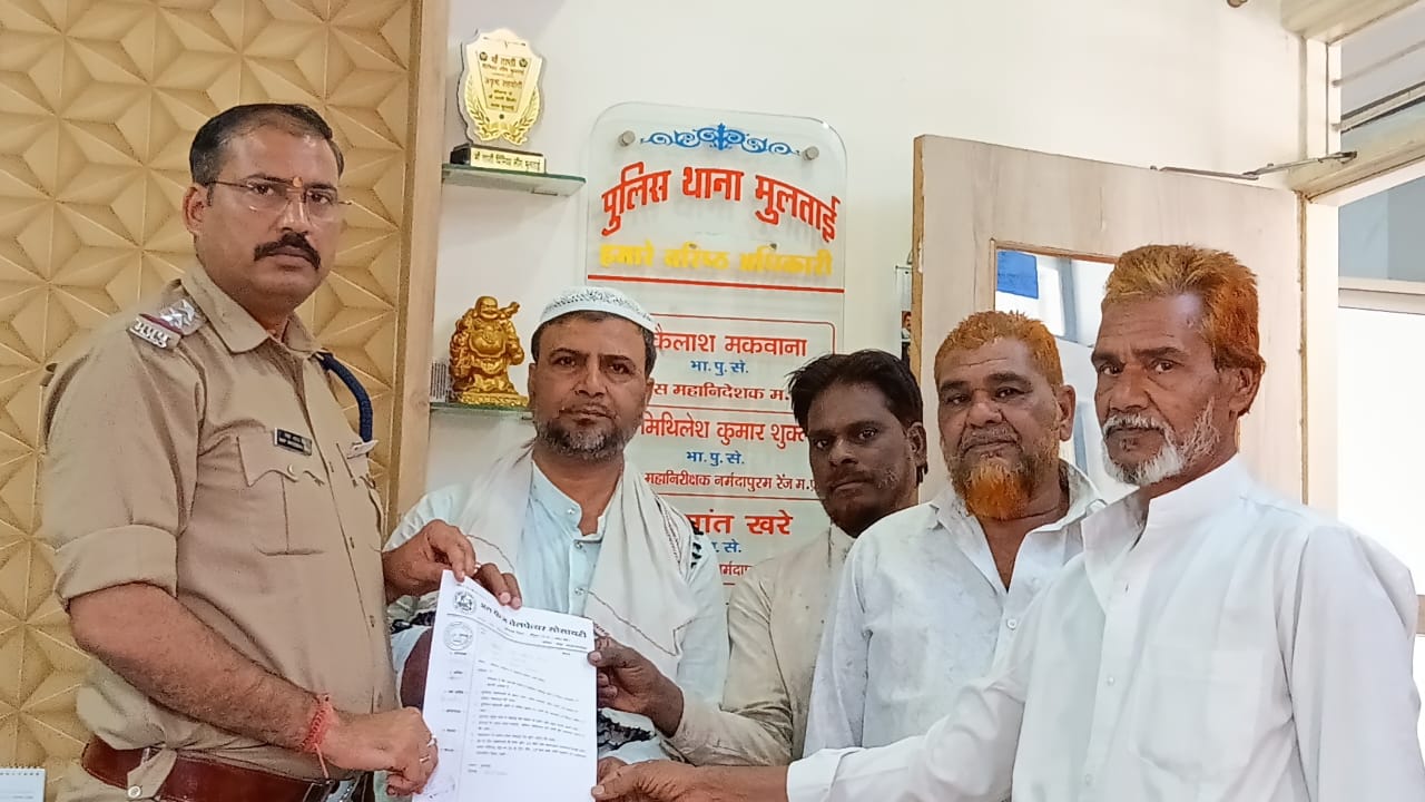 *ईद पर्व को लेकर व्यवस्थाओं हेतु अल फैज़ वेलफेयर सोसाइटी ने सौंपा ज्ञापन* posted by Mohammad Asif Langha from Amla