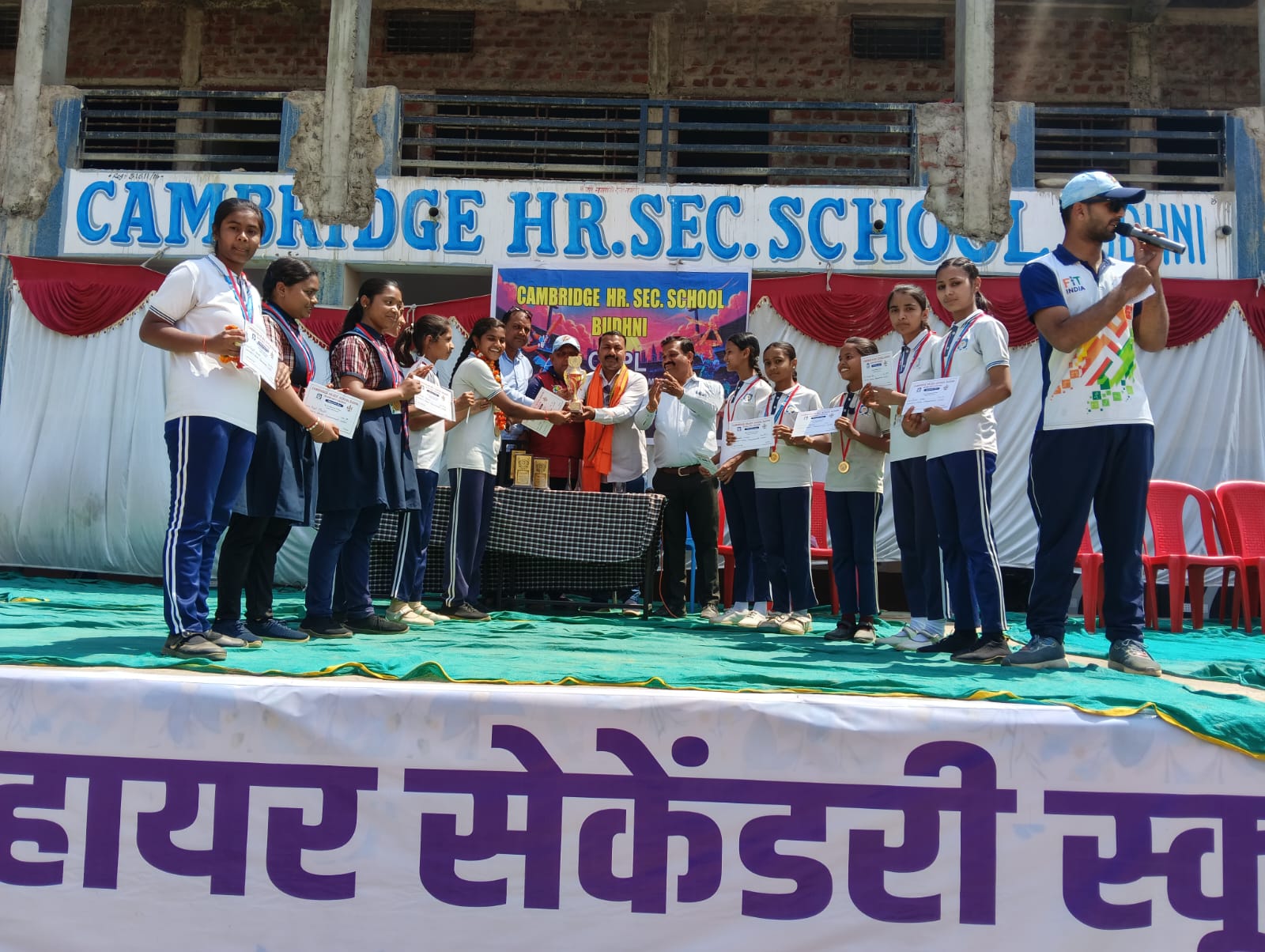 कैम्ब्रिज स्कूल बुधनी में बालिका क्रिकेट टूर्नामेंट का आयोजन posted by Kamlesh Panchal from Budhni