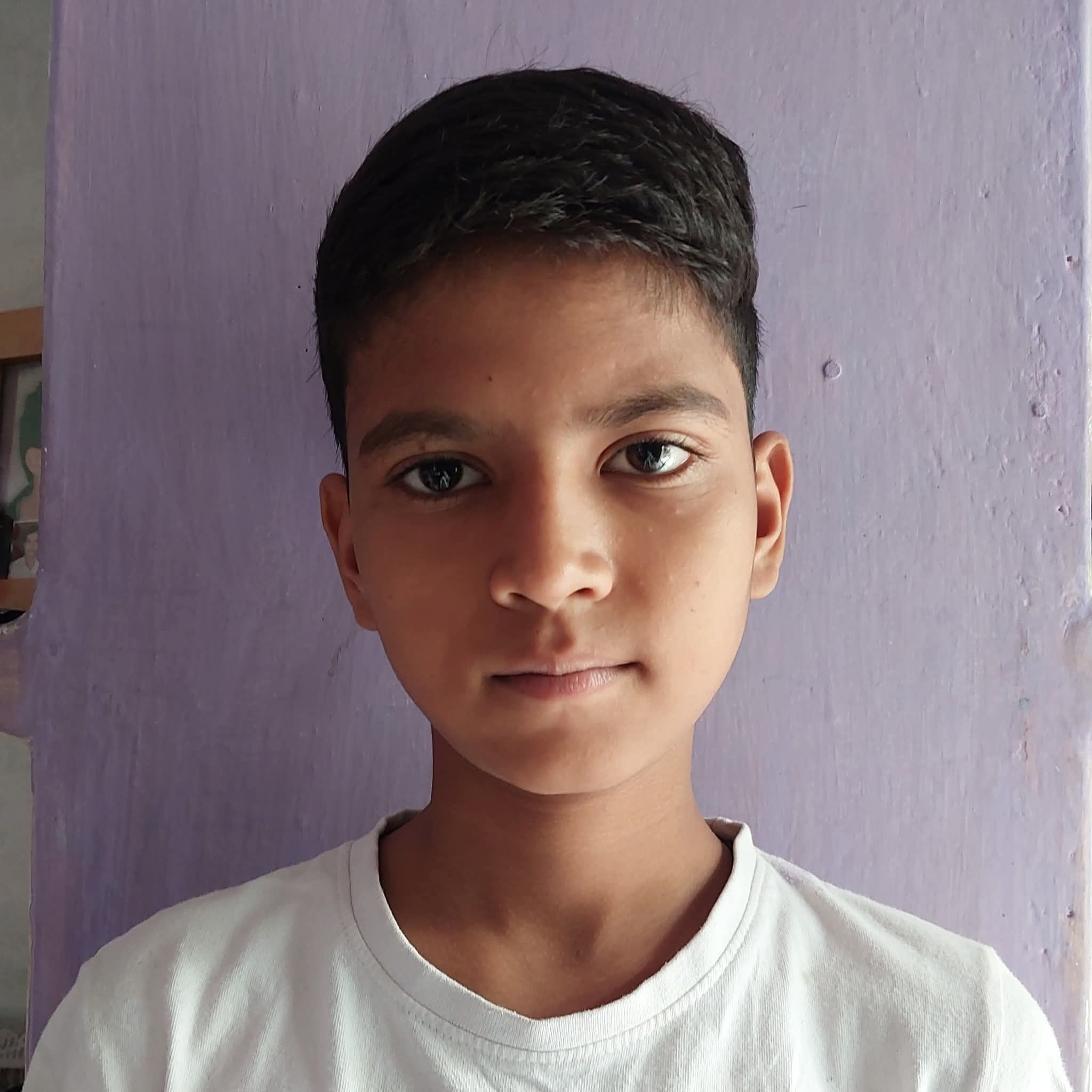 गांव के बेटे का जेएनवी प्रवेश परीक्षा में हुआ चयन, परिवार में खुशी का माहौल posted by Rakesh Ahirwar from Tikamgarh