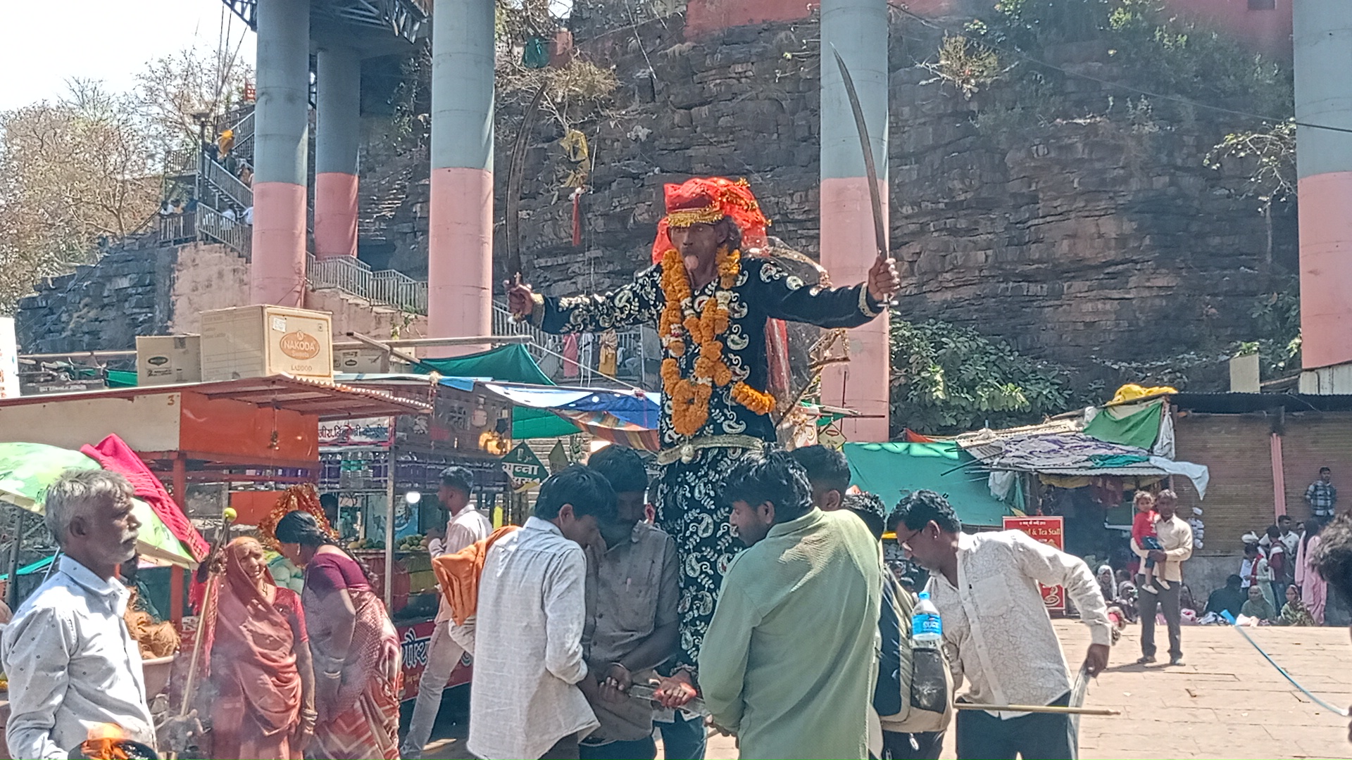 भूतड़ी अमावस्या पर ओंकारेश्वर में उमड़ी आस्था की भीड़, तंत्र मंत्र के साथ अनेक बाधाओं के निवारण का दिन  posted by Ghanshyam Mahilya from Khandwa