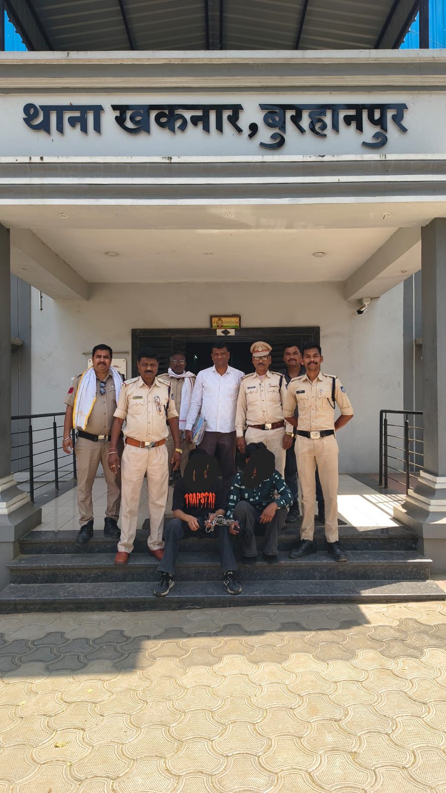 अंतराज्यीय अवैध हथियार तस्करों के विरुद्ध थाना खकनार की प्रभावी कार्रवाई 02 हस्तनिर्मित पिस्टल की जप्त posted by Nagin Mhajan