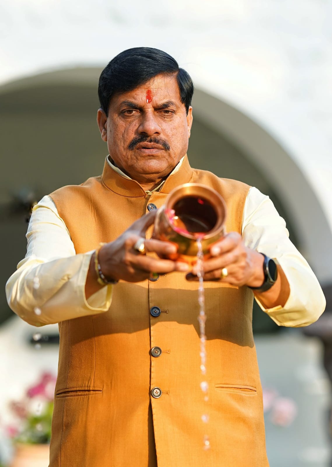 भोपाल: मुख्यमंत्री डॉ मोहन यादव ने सूर्य को अर्ध्य देकर, विक्रम संवत 2083 का किया अभिनंदन 