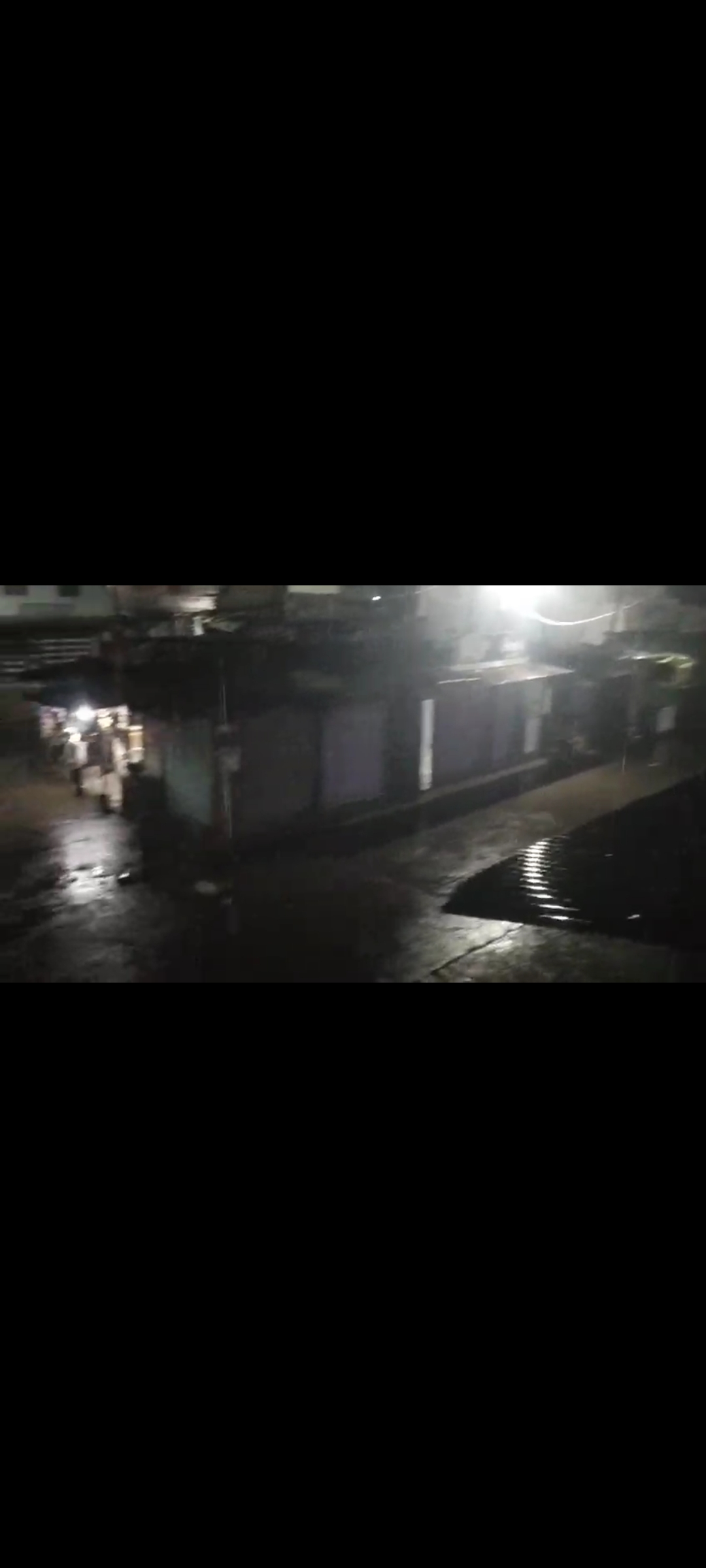 आज रात 10:30 के बाद तेज बारिश शुरू  और आसमान में बिजली का कड़कना शुरू है posted by Pradeep Singh from Nepa Nagar