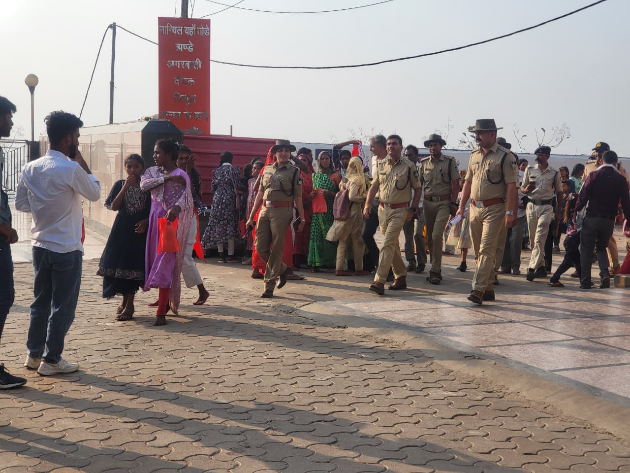 उप पुलिस महानिरीक्षक देहात रेंज भोपाल द्वारा सलकनपुर की व्यवस्थाओ का किया निरीक्षण, श्रद्धालुओं की सुरक्षा एवं व्यवस्थाओं को लेकर दिए निर्दे posted by Vijay Singh Malviya  from Sehore