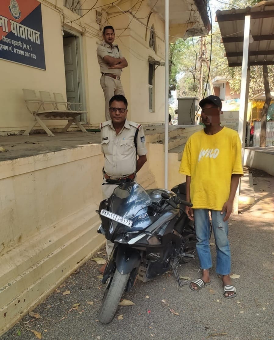 पटाखे जैसे आवाज वाली बाइक पर कार्रवाई posted by Lokesh Davde