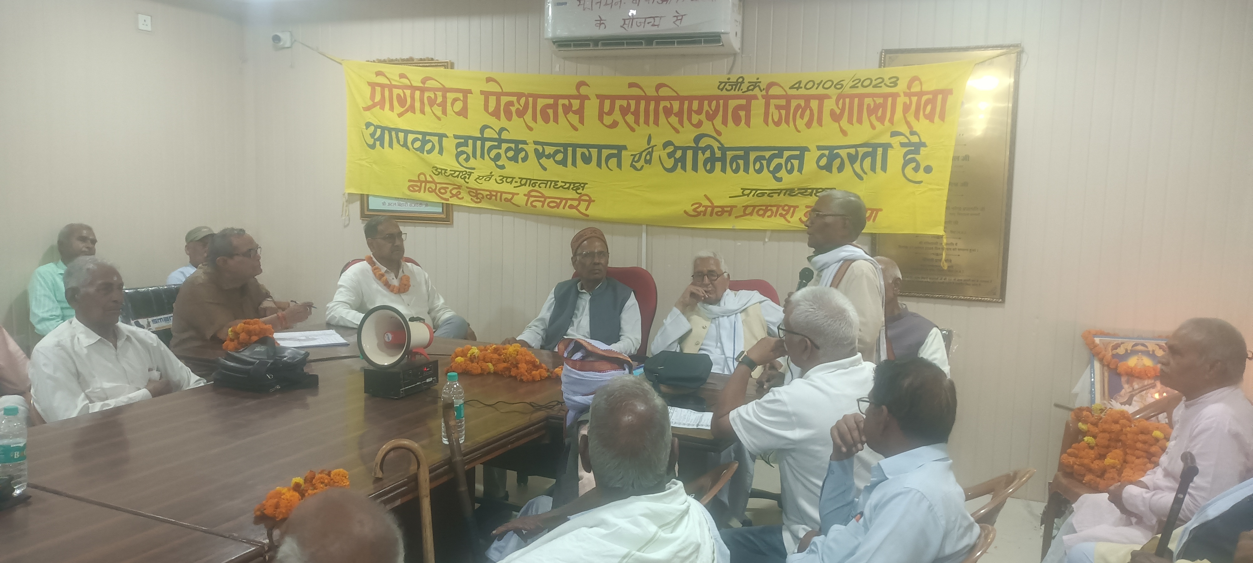  प्रोग्रेसिव पेंशनर्स एसोसिएशन द्वारा वृहद बैठक कर वृद्ध पेंशनरों का किया गया सम्मान posted by Abhishek Gupta from Mangawan