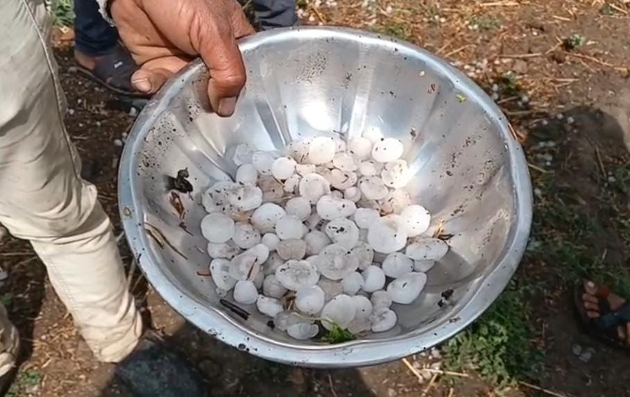 बीना मैं ओलावृष्टि तो खिमलासा बीना रोड़ में पानी भरा  posted by Pratipal Rajput from Sagar