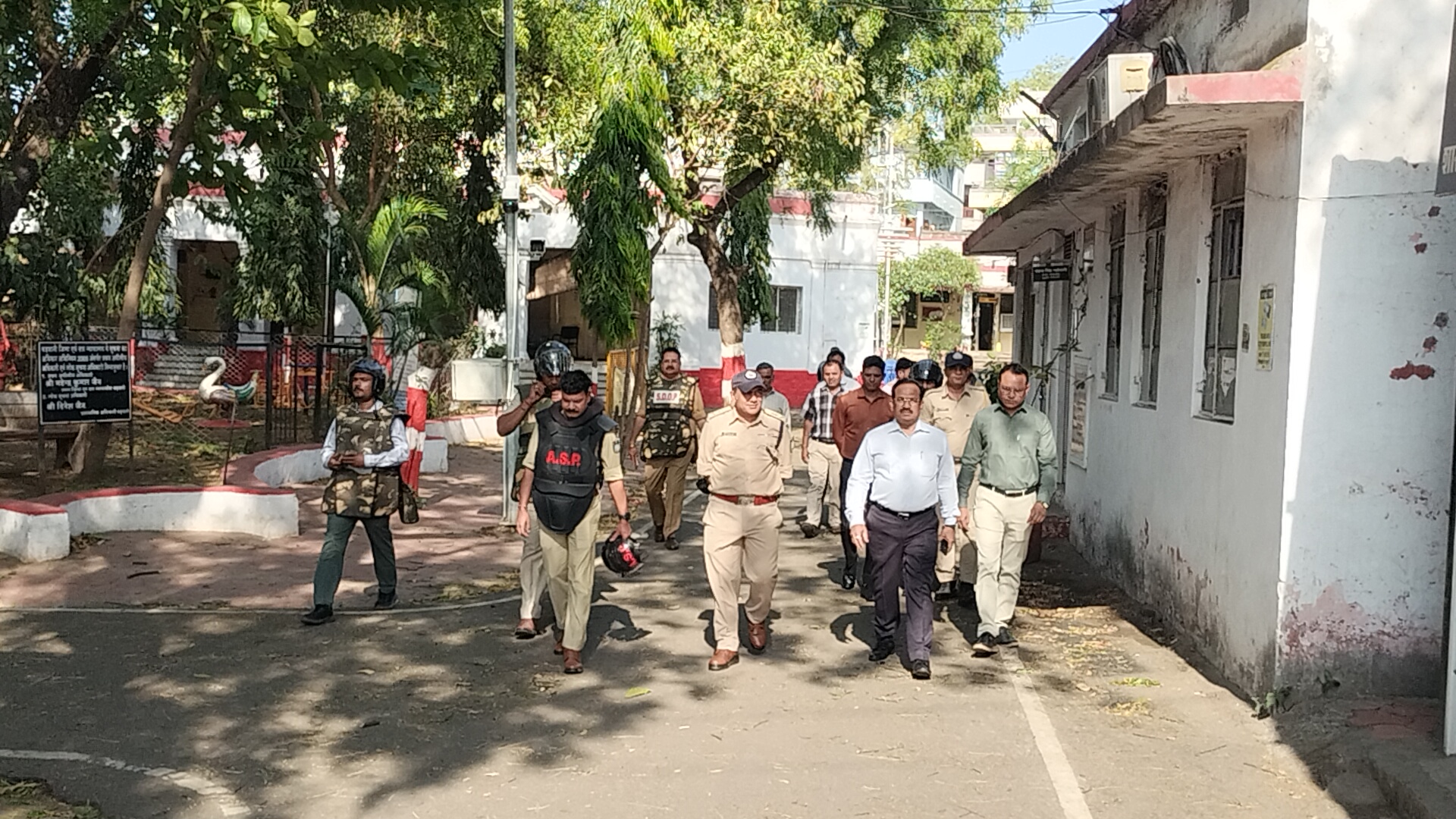 बड़वानी जिला जज को तमिल भाषा में मिला मेल, कोर्ट परिसर को बम से उड़ाने की धमकी से हड़कंप। posted by Lokesh Davde
