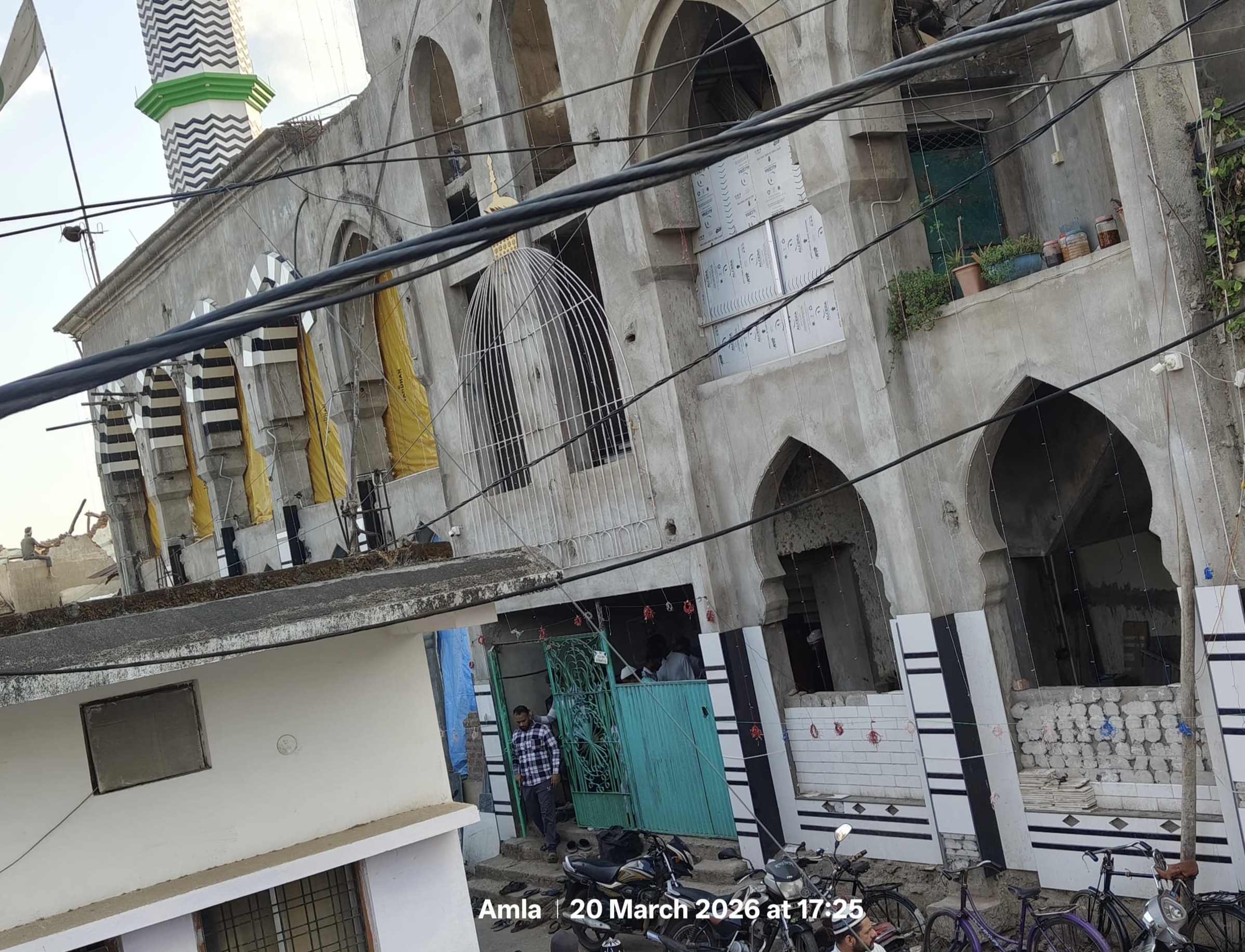 शहर की मस्जिदों में अलविदा जुमा पर भीड़, ईद को लेकर उत्साह चरम पर posted by Mohammad Asif Langha from Amla