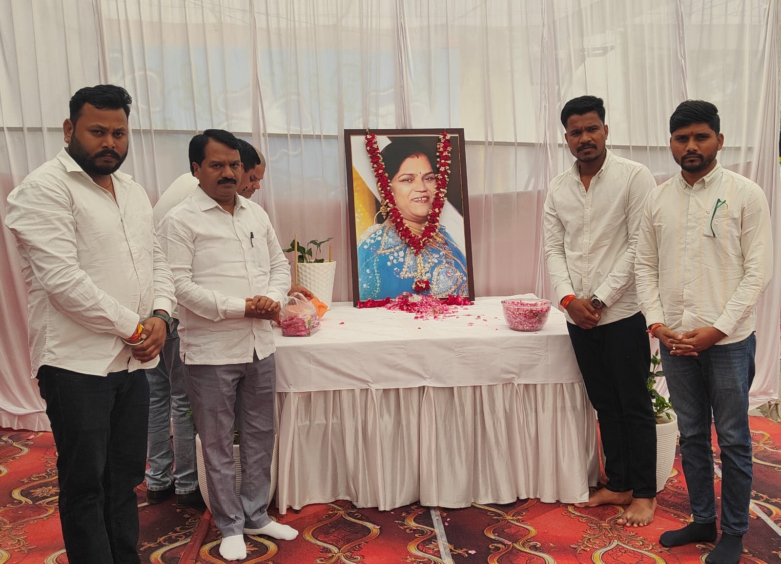 पूर्व मंत्री सज्जन सिंह वर्मा की धर्मपत्नी के निधन पर शोक की लहर, कांग्रेस नेताओं ने पहुंचकर दी भावभीनी श्रद्धांजलि  posted by Mohammad Asif Langha from Amla