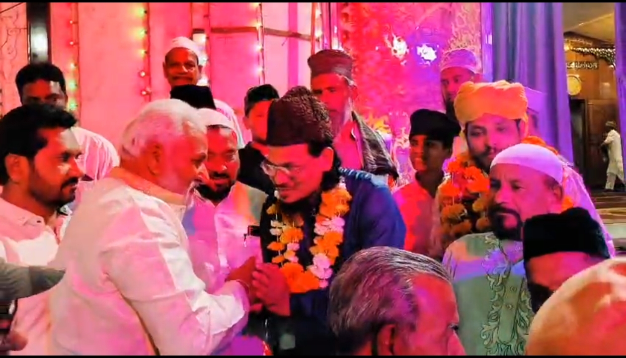 75 कदम टीम ने जामा मस्जिद पहुंचकर एहतकाफ में बैठे रोजेदारों का किया सम्मान posted by Mohammad Asif Langha from Amla