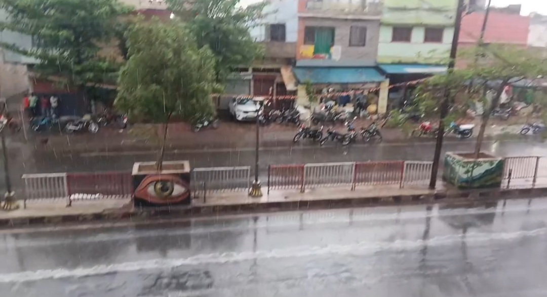 आंधी-बारिश और ओलावृष्टि से रबी फसलें तबाह,खेतों में भरा पानी posted by Ravi Soni from Garhakota