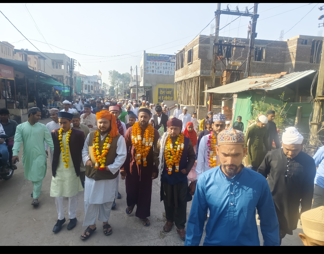 ईद पर निकला विशाल चल समारोह, वरिष्ठ जन का किया सम्मान, मुल्क में अमन चैन के लिए दुआ की posted by Premprakash Gupta from Alirajpur