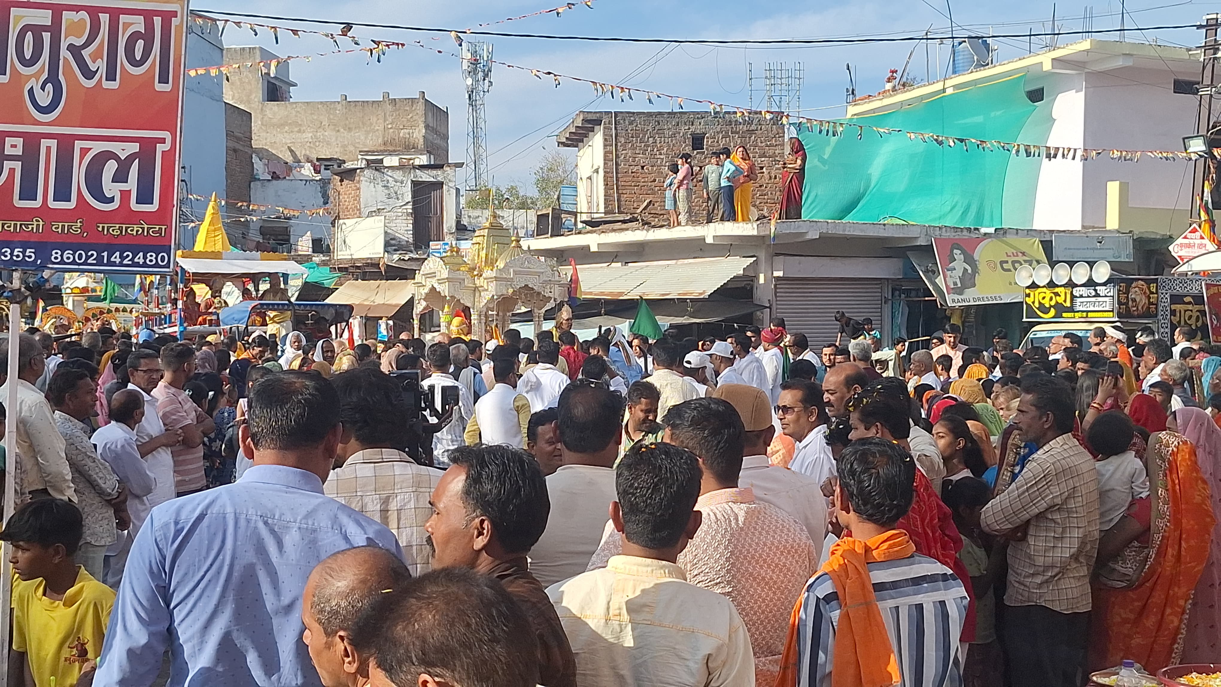 गजरथ फेरी के साथ पंच कल्याणक का समापन, मंदिर में विराजे भगवान. posted by Ravi Soni from Garhakota