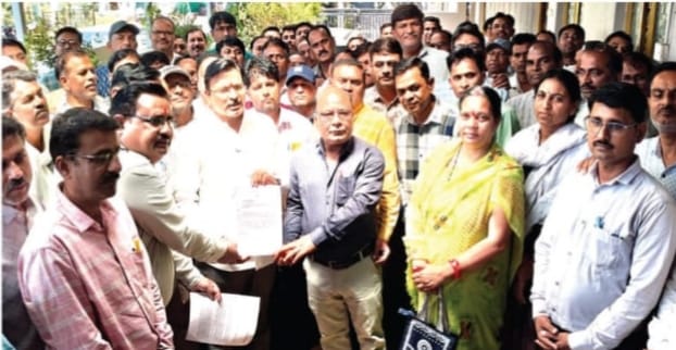 शिक्षकों ने की पात्रता परीक्षा से राहत प्रदान करने की मांग, राज्यसभा व लोकसभा सांसद को सौंपा ज्ञापन posted by Lokesh Davde