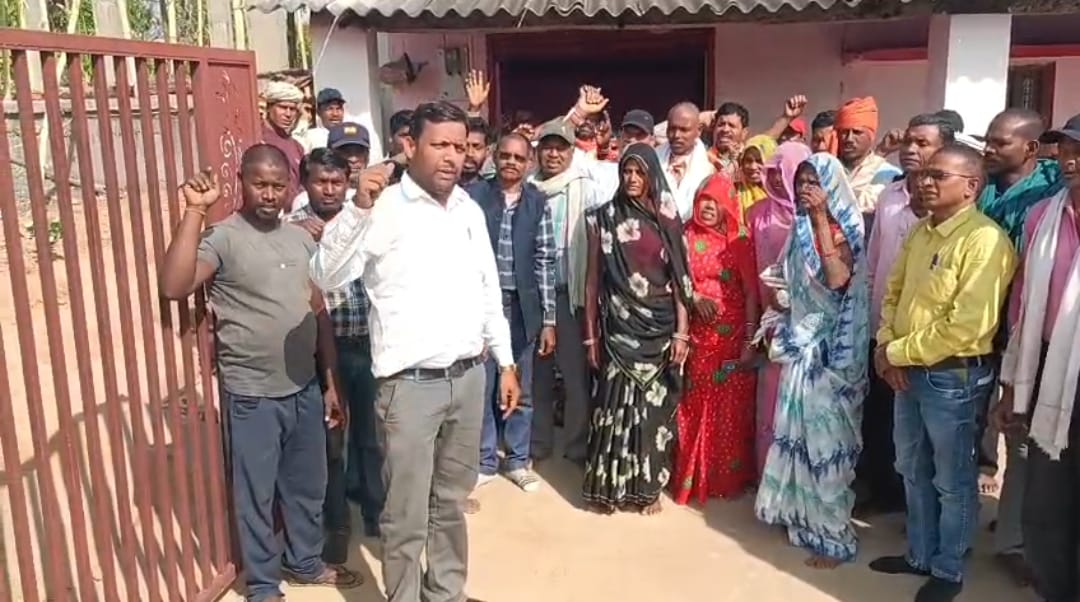 उमरिया: किसानों की समस्याओं पर गरमाया माहौल, हाईवे जाम की चेतावनी posted by KD Khan from Umaria