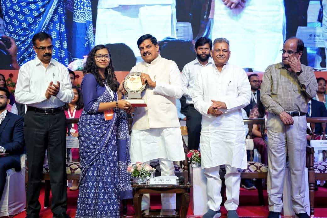 सिविल सेवा परीक्षा में मध्यप्रदेश के 61 उम्मीदवारों का चयन, सीएम डॉ. मोहन यादव ने किया पुरुस्कृत 