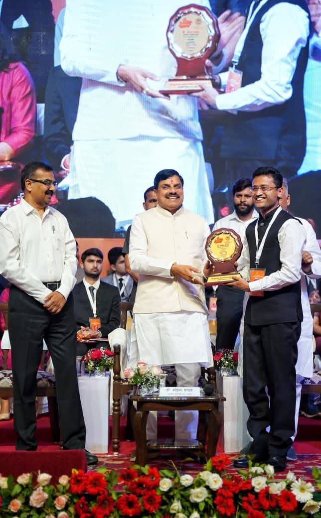 सिविल सेवा परीक्षा में मध्यप्रदेश के 61 उम्मीदवारों का चयन, सीएम डॉ. मोहन यादव ने किया पुरुस्कृत 