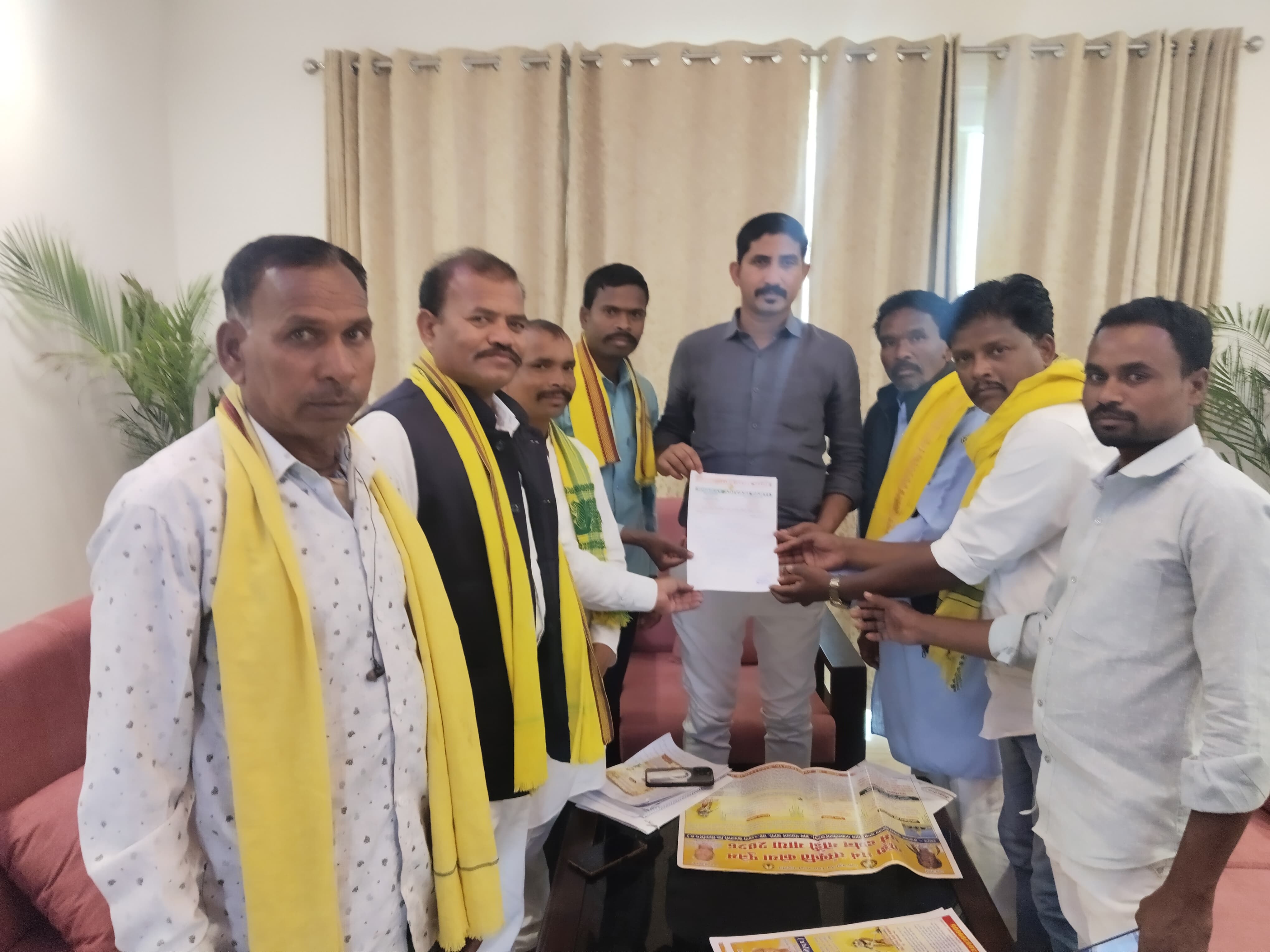 आमला क्षेत्र में प्रस्तावित जिंक खदानों का ग्रामीणों ने किया विरोध, सांसद को सौंपा आवेदन posted by Mohammad Asif Langha from Amla