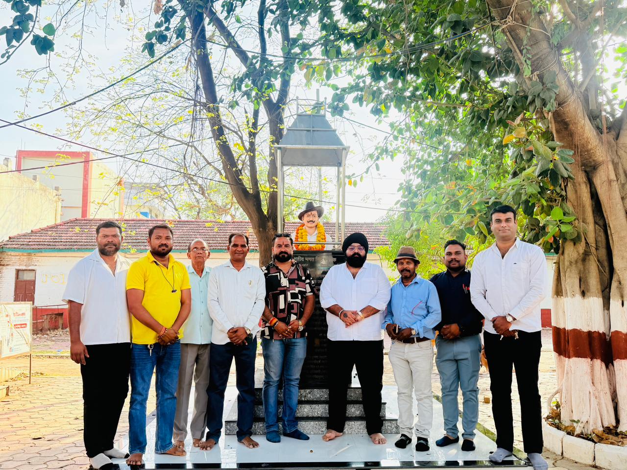 नर्मदापुरम जिले के पिपरिया में शहीद भगतसिंह, राजगुरु और सुखदेव जी को पिपरिया कांग्रेस कार्यकर्ताओं ने दी श्रद्धांजलि। posted by Kamlesh Kumar Gaur from Hoshangabad