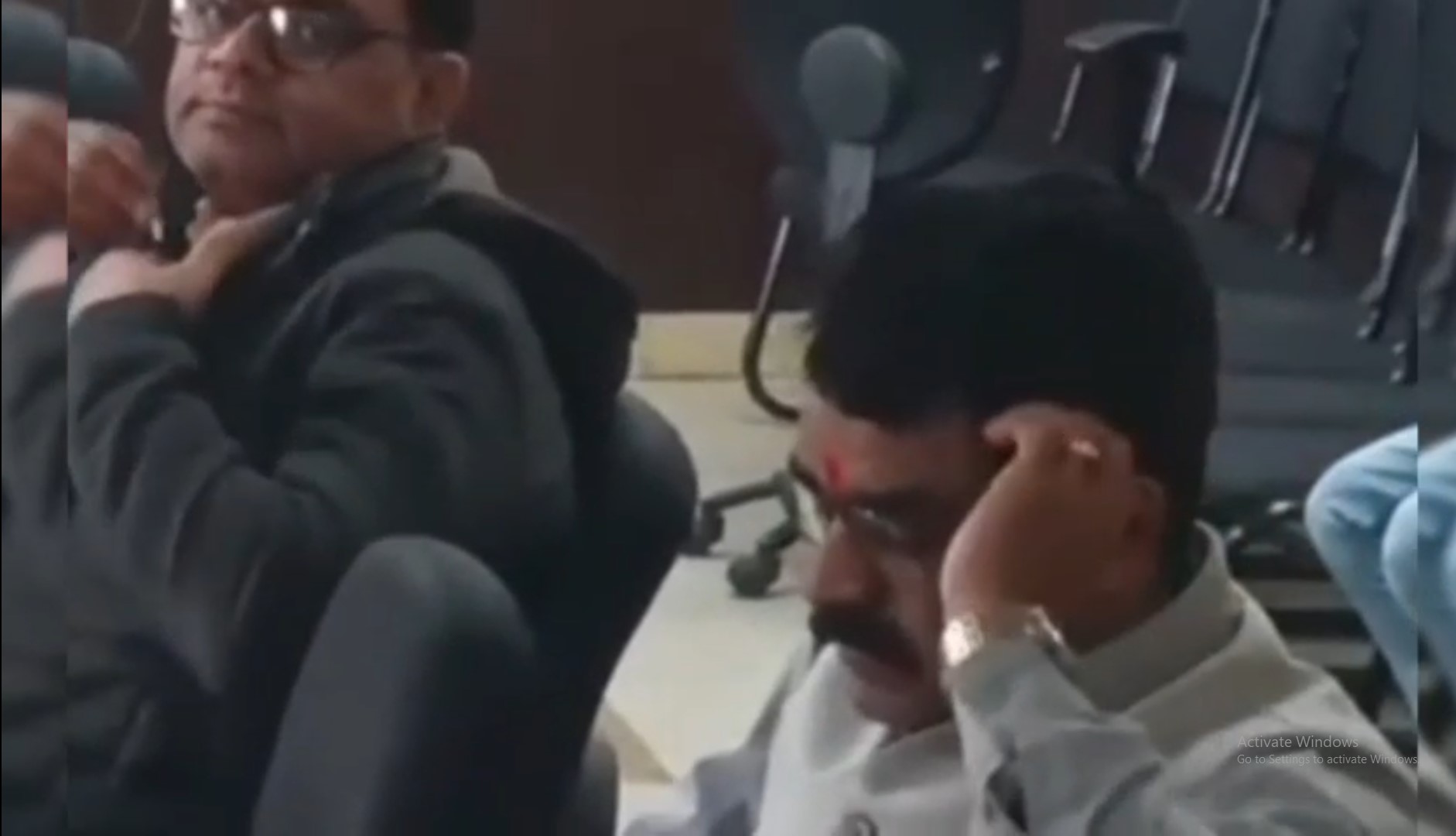 ग्वालियर अवैध गिट्टी से भरे डंपर को जब्त करके छोड़ने के मामले में प्रभारी जिला खनिज अधिकारी घनश्याम यादव घिरे