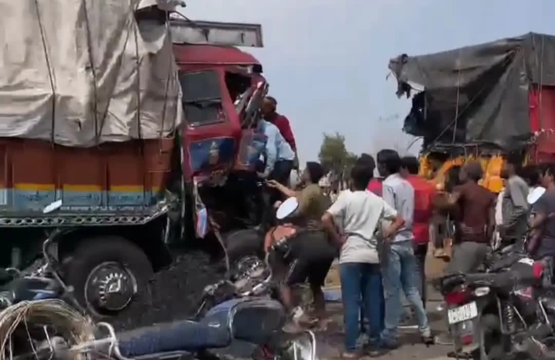 नेशनल हाईवे 69 पर खड़े ट्रक को पीछे से ट्रक ने मारी टक्कर, ड्राइवर गंभीर घायल posted by Mohammad Afsar  from Multai