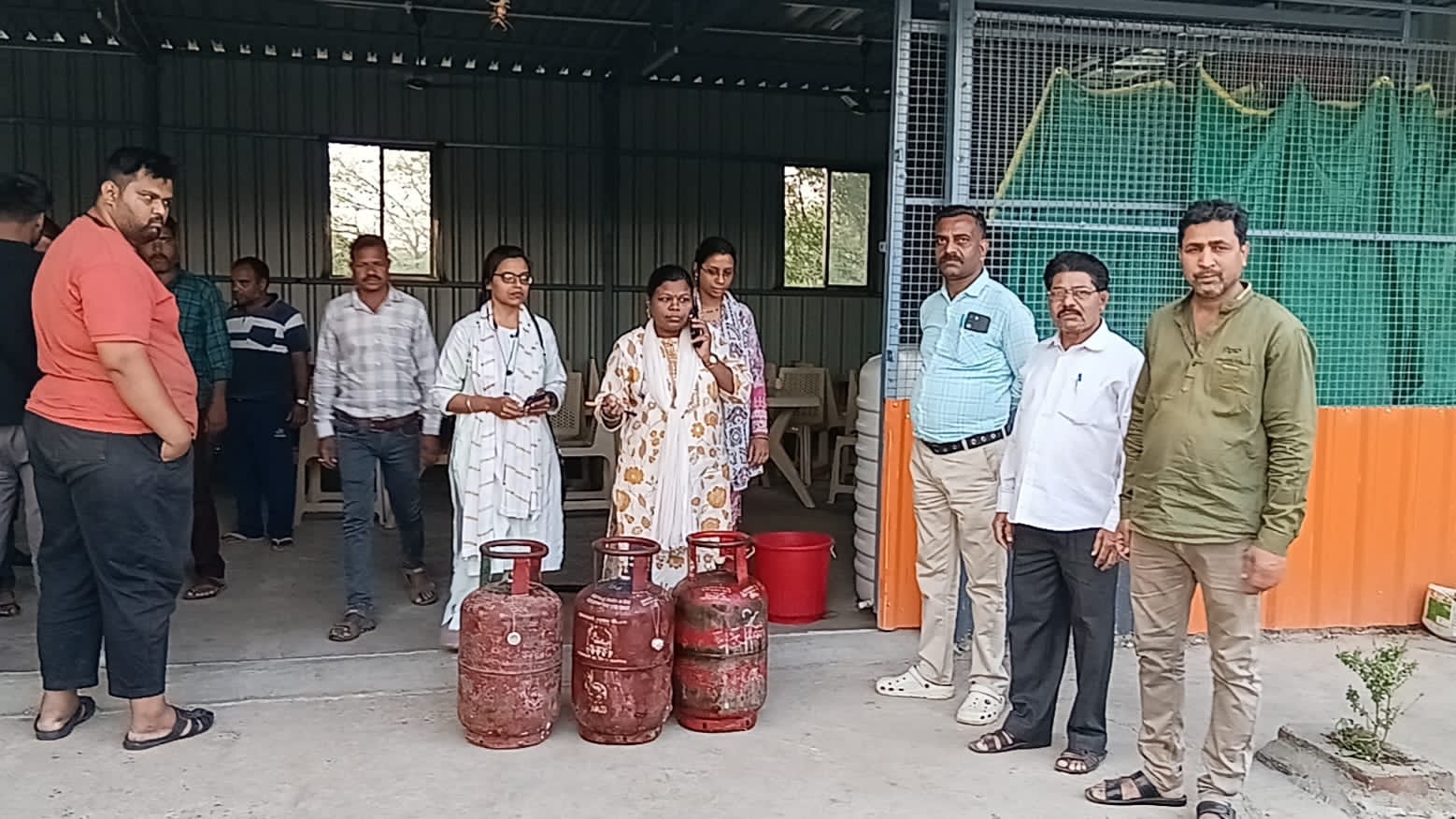 घरेलू गैस सिलेंडर के व्यावसायिक उपयोग पर प्रशासन सख्त,9 घरेलु गैस सिलेंडर किए जप्त posted by Mohammad Afsar  from Multai