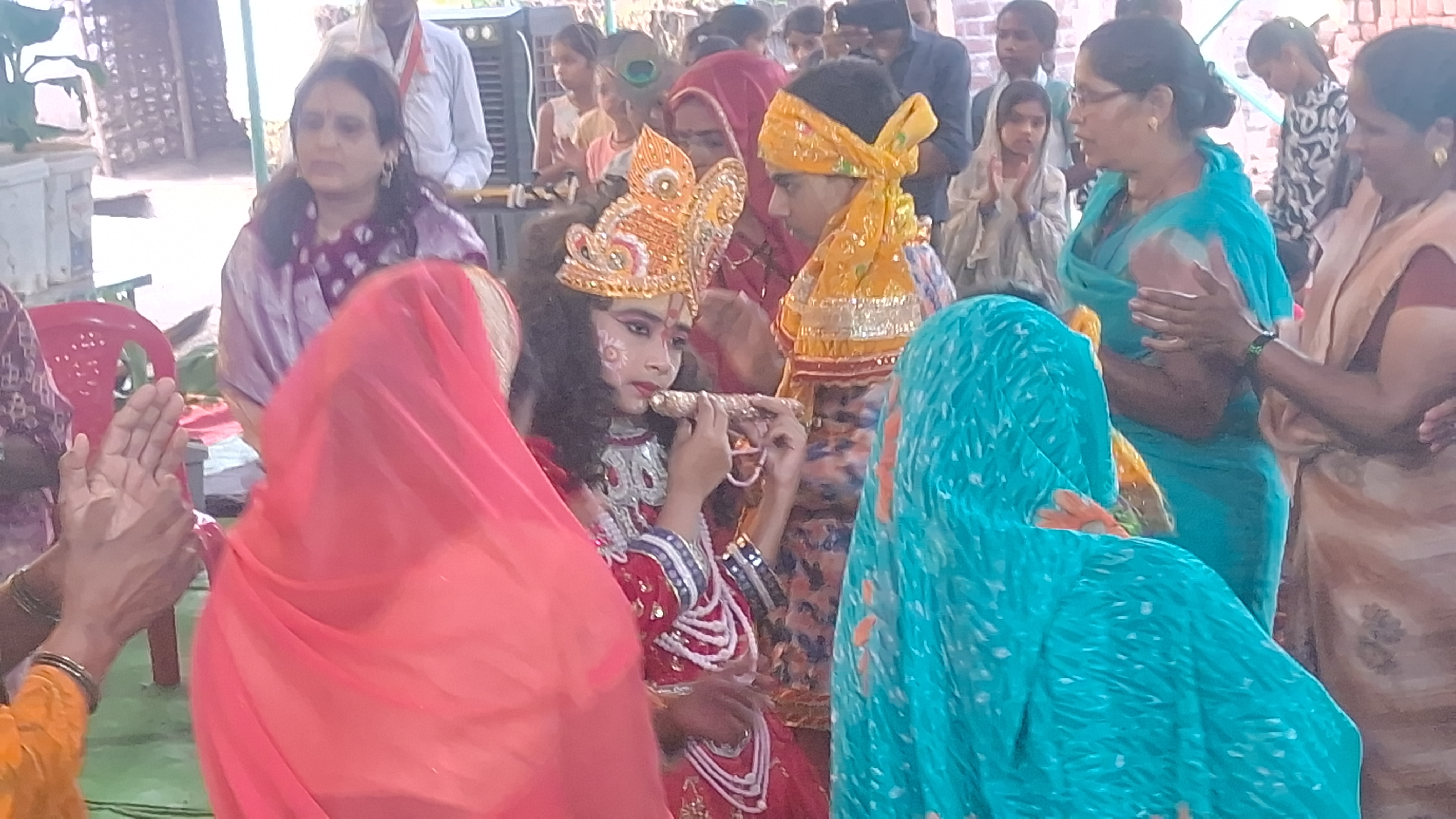 श्री मद भागवत में लिखा है  जीवन मे कोई भी संकट आ जाये तो तिल का दान करो प,पु, सुशील चोरे posted by Nagin Mhajan