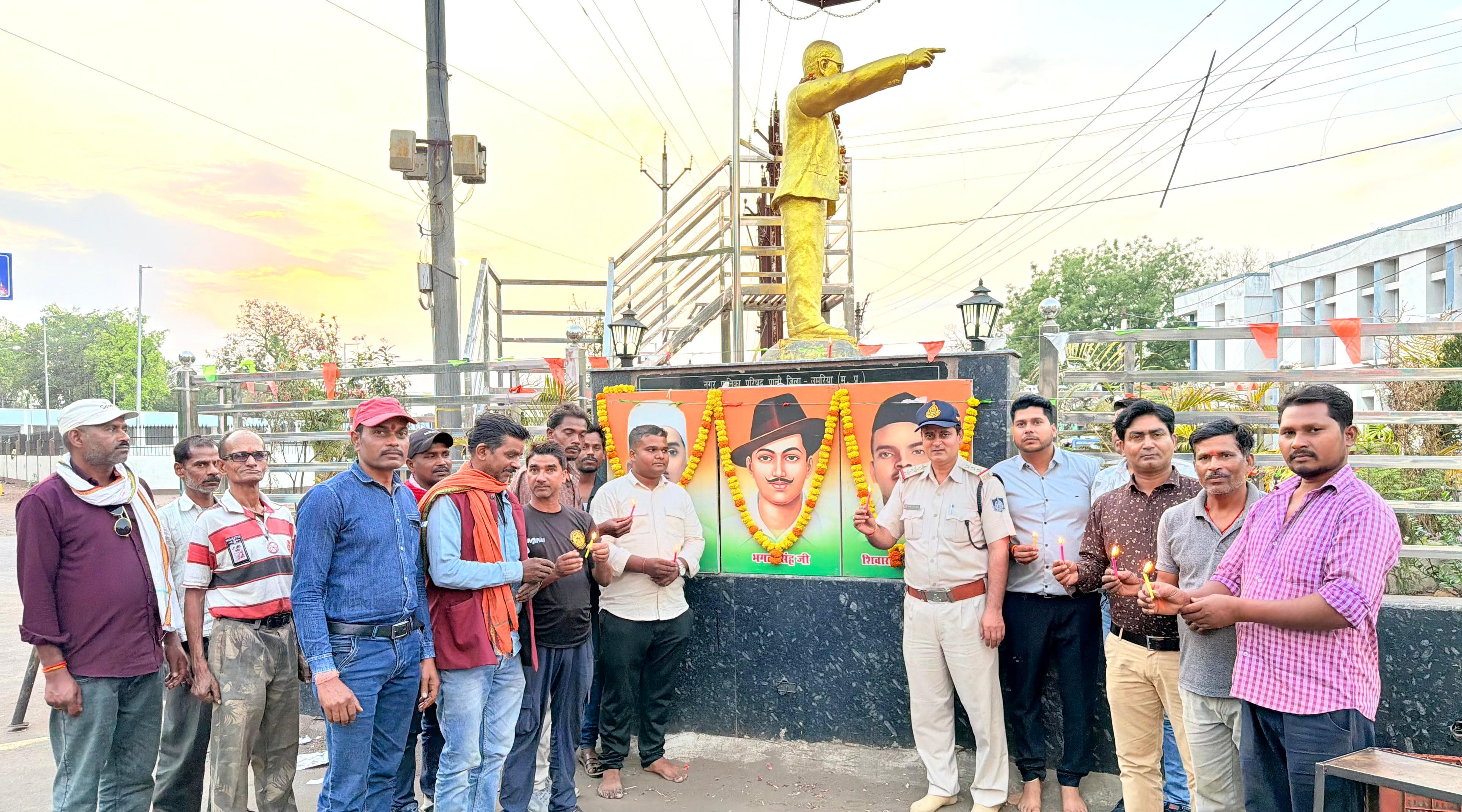 Yuvaon Ne Shahidon Ko Kiya Naman posted by Arun Kumar Vishwakarma from Umaria