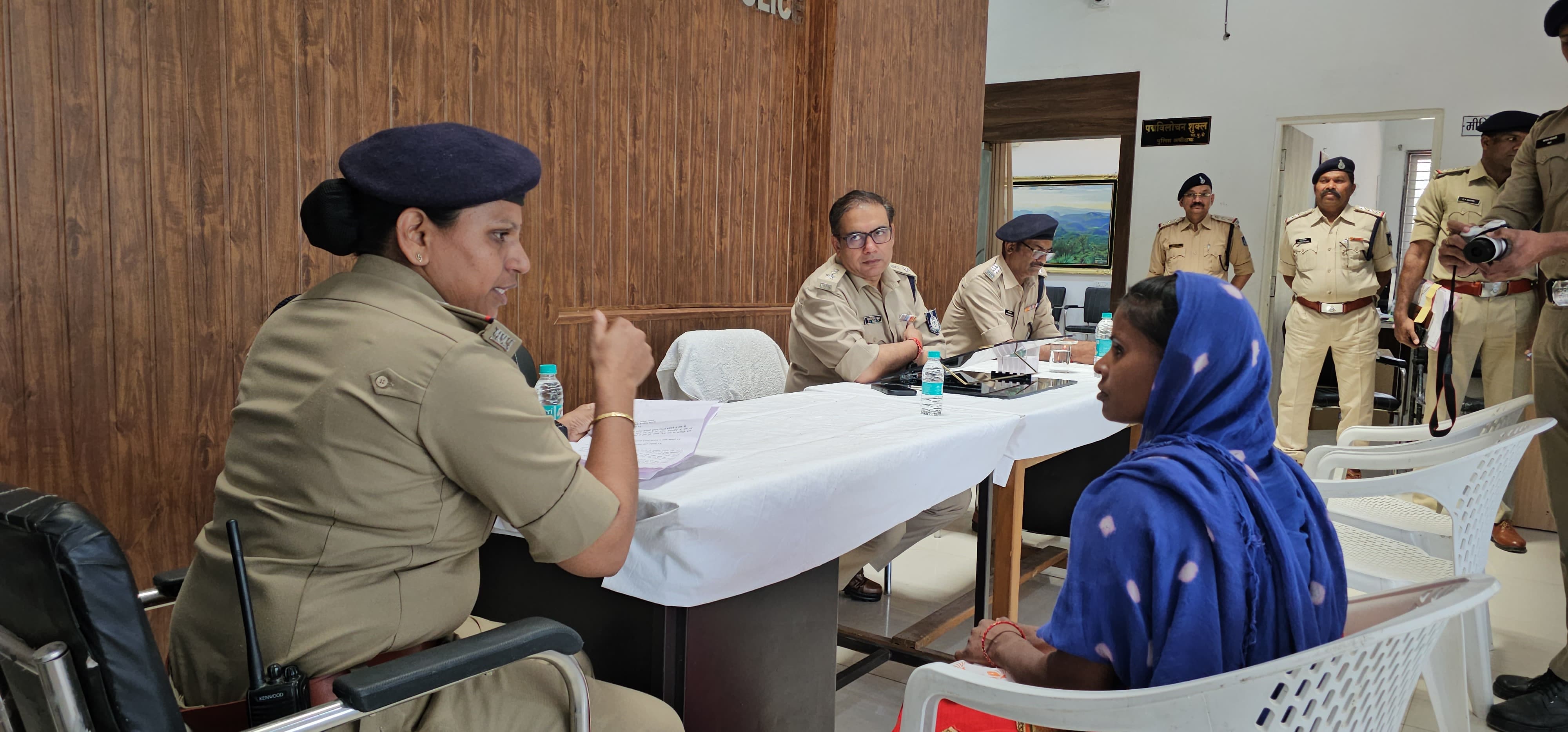 एसपी कार्यालय के साथ थानों पर भी हुई जनसुनवाई posted by Lokesh Davde