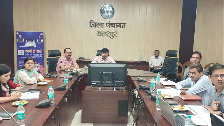 वित्त वर्ष की समाप्ति तक बैंकों में लंबित योजनाओं के आवेदन शीघ्र डिस्बर्स करें: कलेक्टर