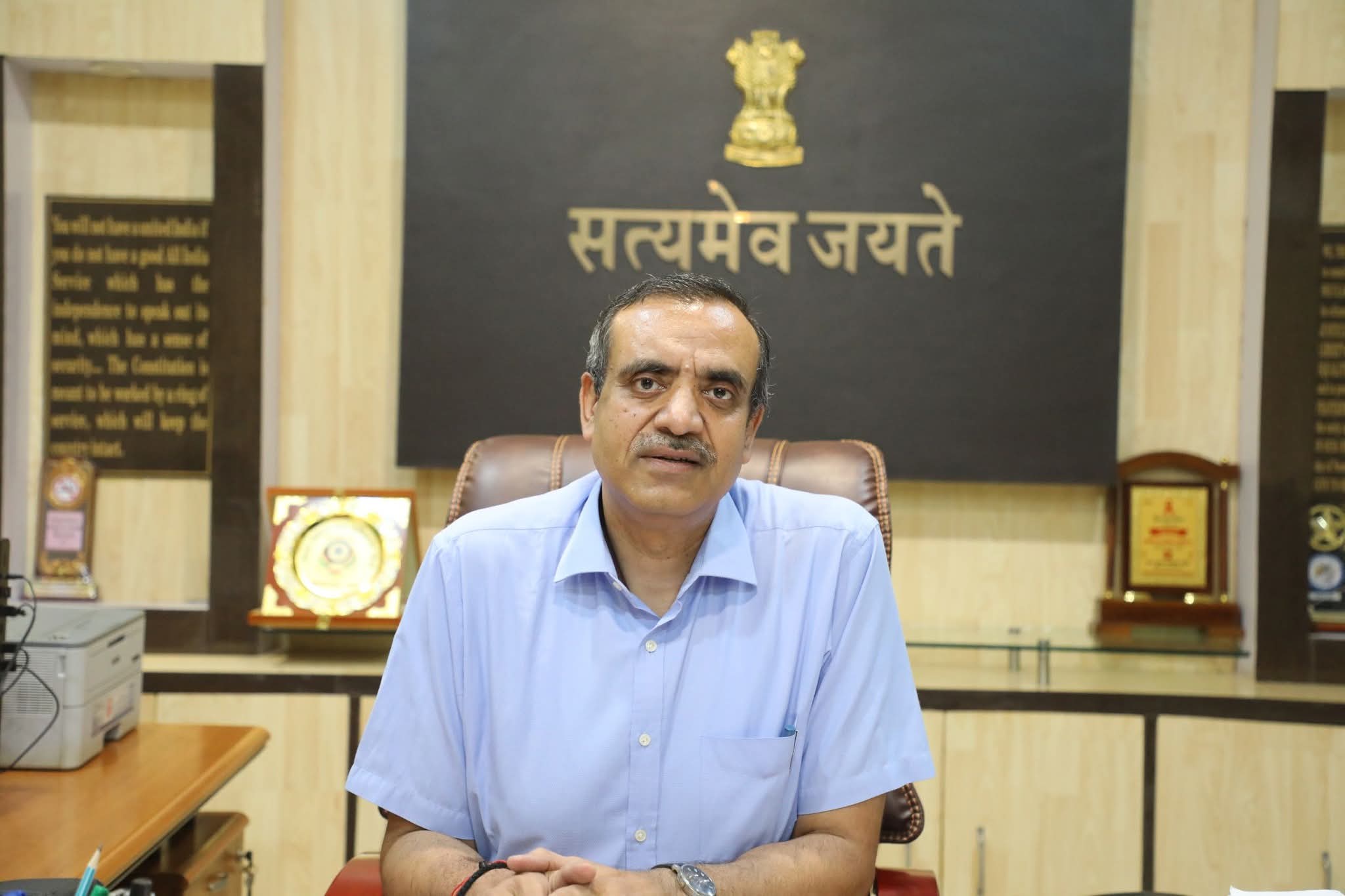 जिले में प्रशासनिक बदलाव का बड़ा असर — कलेक्टर विकास मिश्रा ने संभाली कमान, सिस्टम में तेजी के संकेत posted by Suraj Kevat