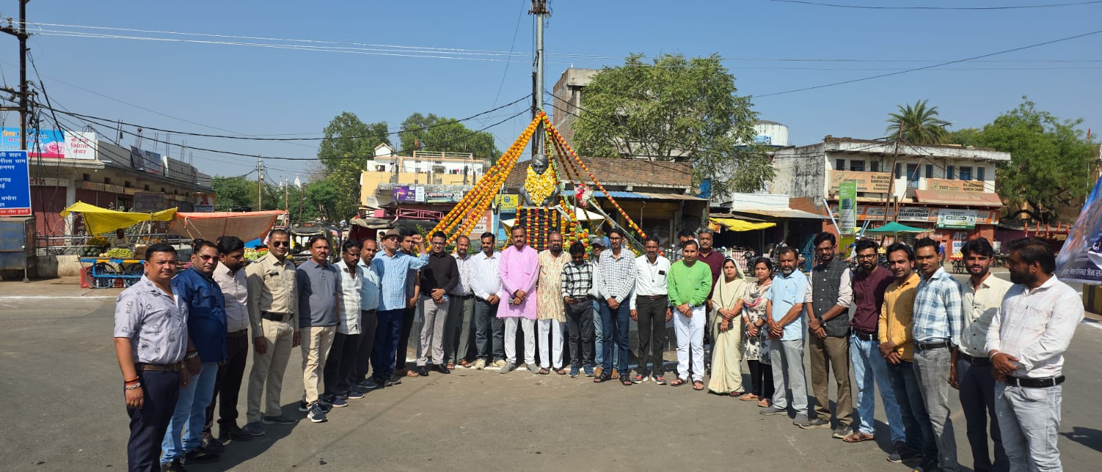 मुंगावली के 'नगर गौरव' अमर शहीद गणेश शंकर विद्यार्थी को दी गई भावांजलि posted by  Hemant Yadav from Mungaoli