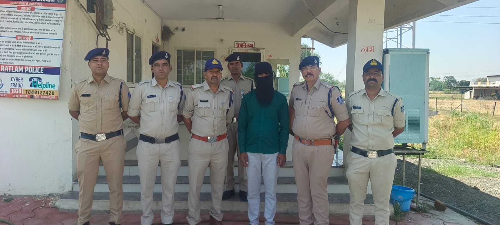 पुलिस ने चोरी के आरोपी को पकड़ा और सामान बरामद किया posted by Ashish Sharma from Ratlam