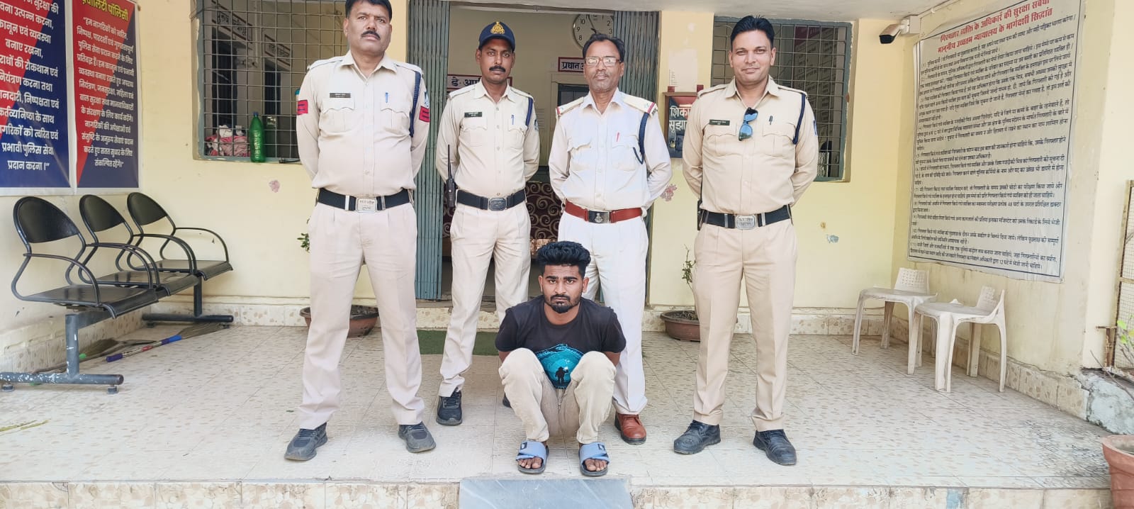 थाना सिविल लाइन पुलिस ने दोपहर क्षेत्र भ्रमण के दौरान नई ईदगाह के पास से आरोपी को देशी कट्टा, कारतूस सहित किया गिरफ्तार posted by Amit Kumar Awasthi