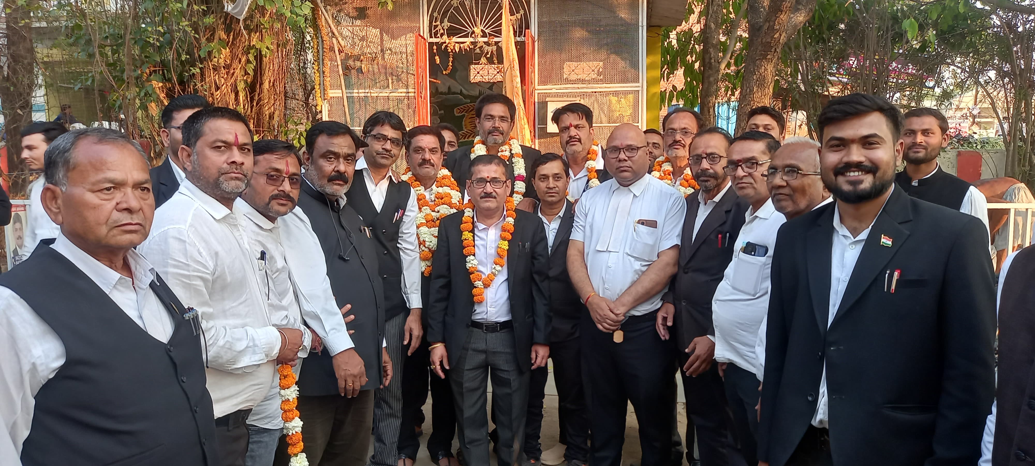 हटा अधिवक्ता संघ चुनाव: स्वामी श्रीकांत तिवारी अध्यक्ष निर्वाचित  posted by Akib Khan from Damoh