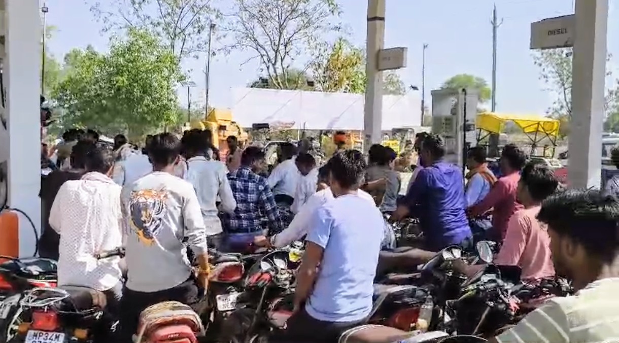 दमोह जिले में पेट्रोल डीजल की अफवाहों से हड़कंप के हालात दमोह कलेक्टर की जनता से अपील
