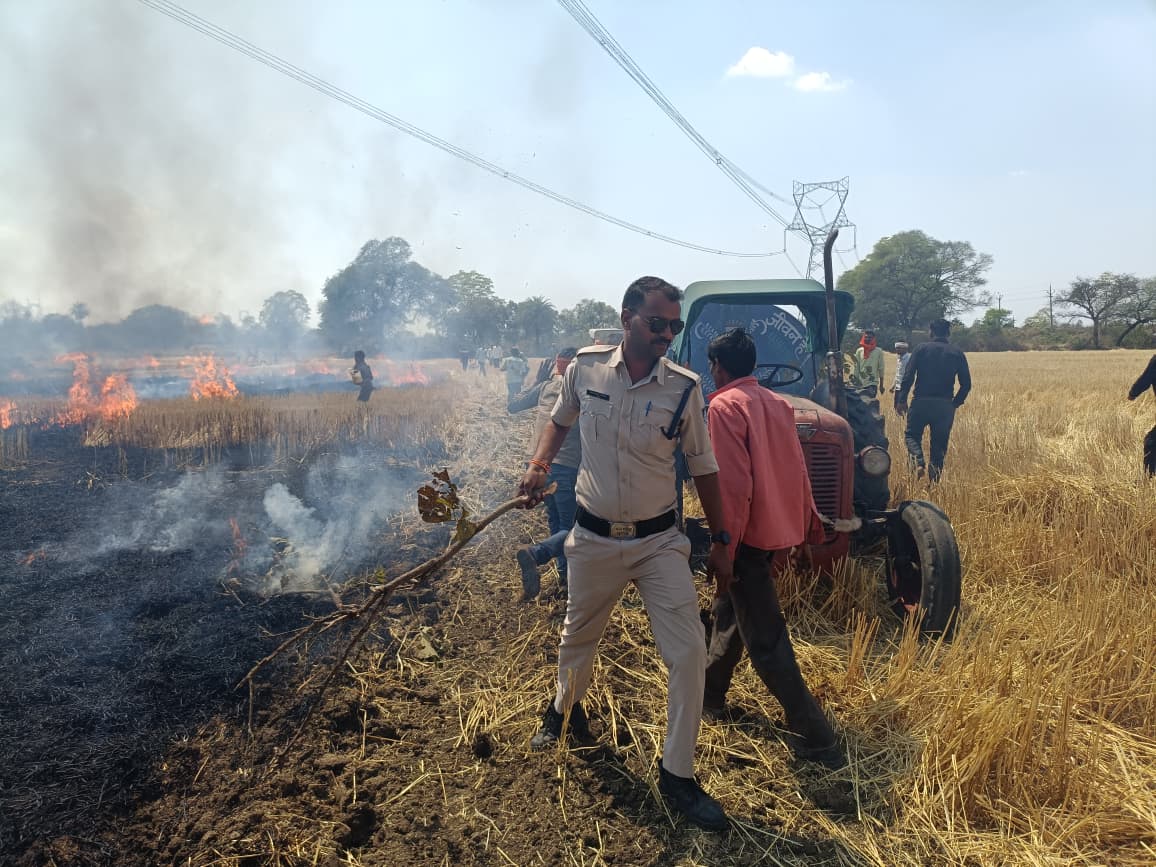 खिमलासा क्षेत्र में भीषण आग  posted by Pratipal Rajput from Sagar