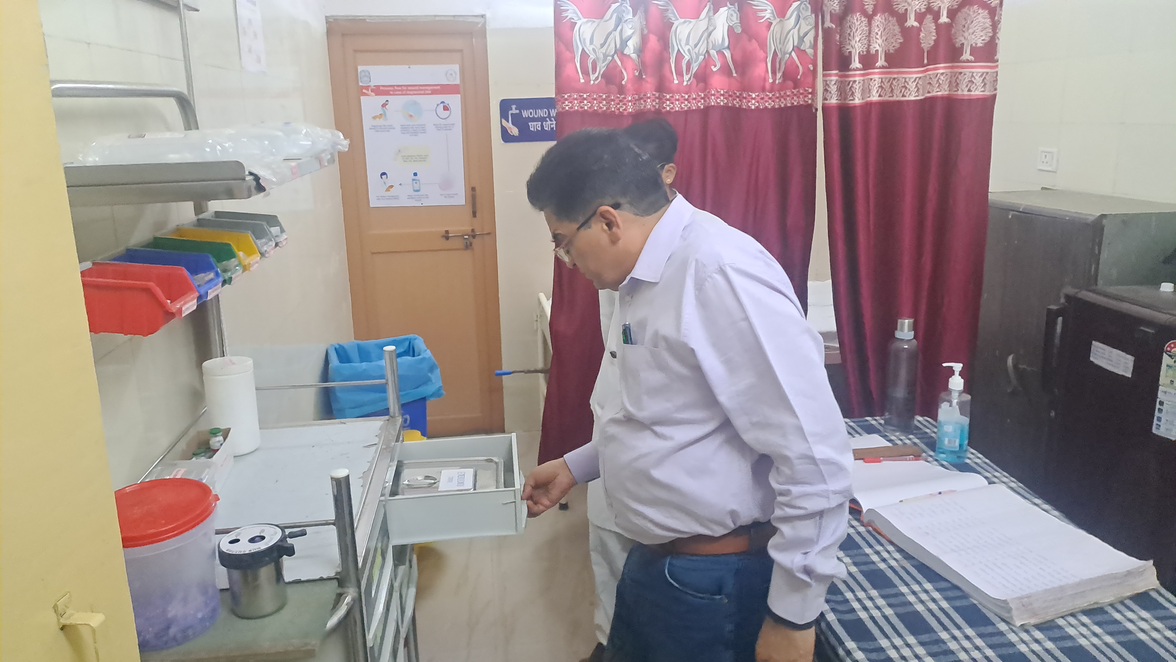 सिविल सर्जन ने जिला अस्पताल का किया निरीक्षण posted by Nitin Jhawar