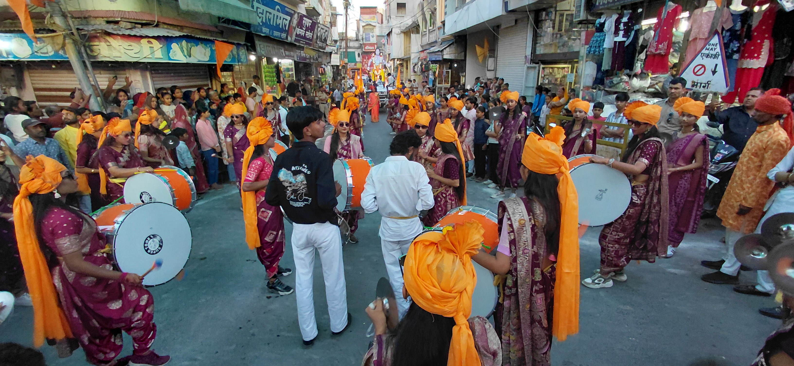 भगवान श्रीराम की भव्य शोभायात्रा में एकता का संदेश posted by Ashish Sharma from Ratlam