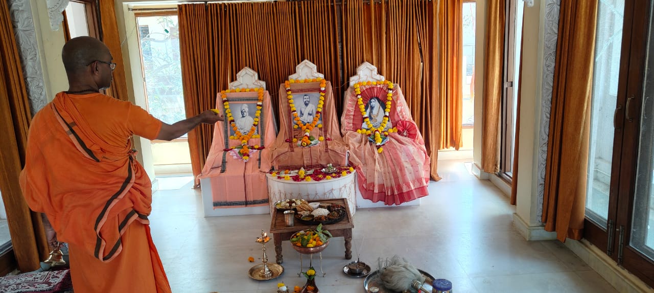 ओंकारेश्वर में श्रीरामकृष्ण तपोवन साधना कुटीर में श्रद्धापूर्वक मनाई गई स्वामी आदित्यानंद पुरी महाराज की पुण्यतिथि, संतो ने युवा पीढ़ी को दि posted by Ghanshyam Mahilya from Khandwa