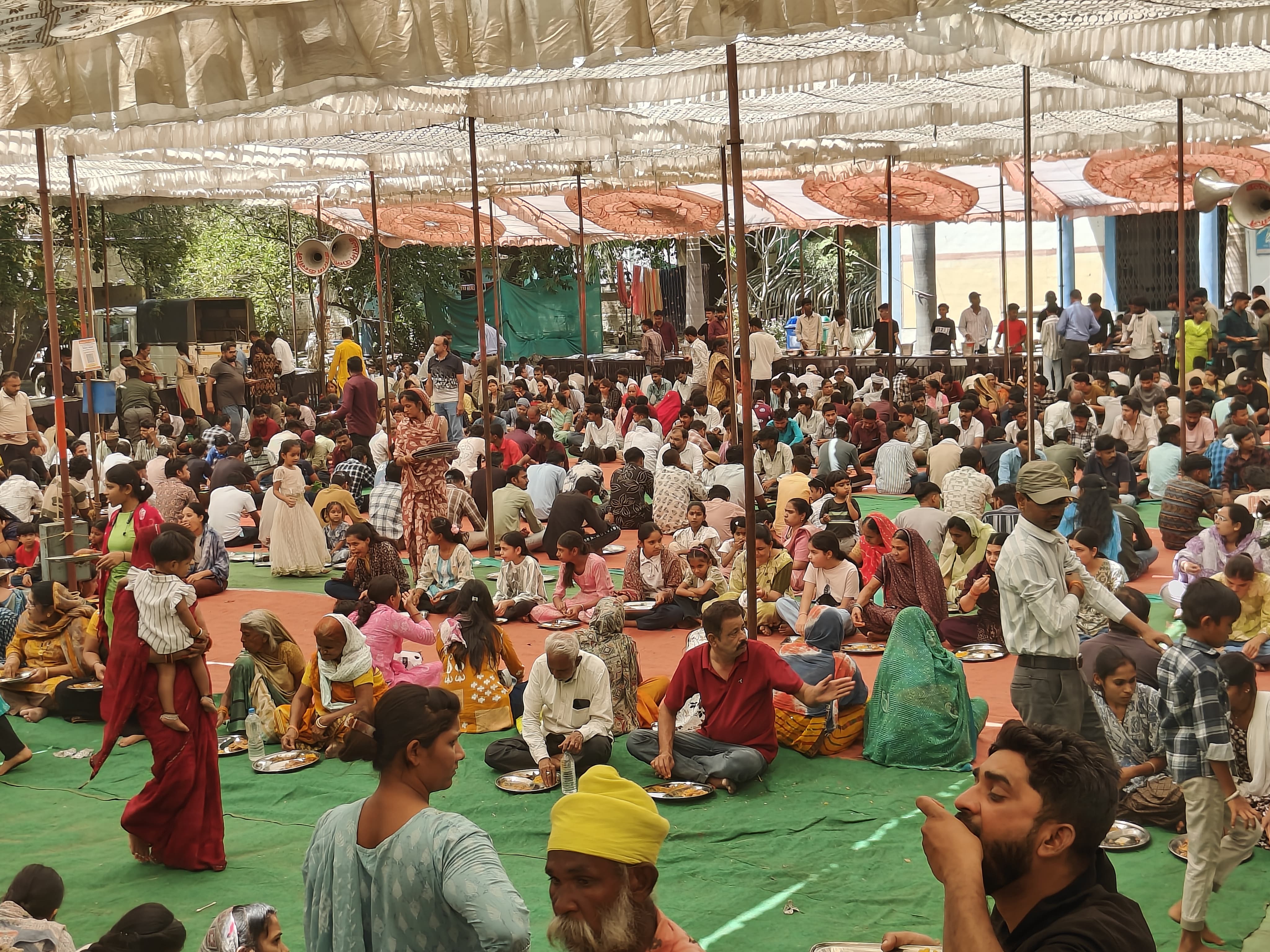  श्रीराम नवमी पर हुँआ विशाल भंडारा प्रारंभ, हजारों श्रद्धालुओं कर रहे प्रसादी ग्रहण