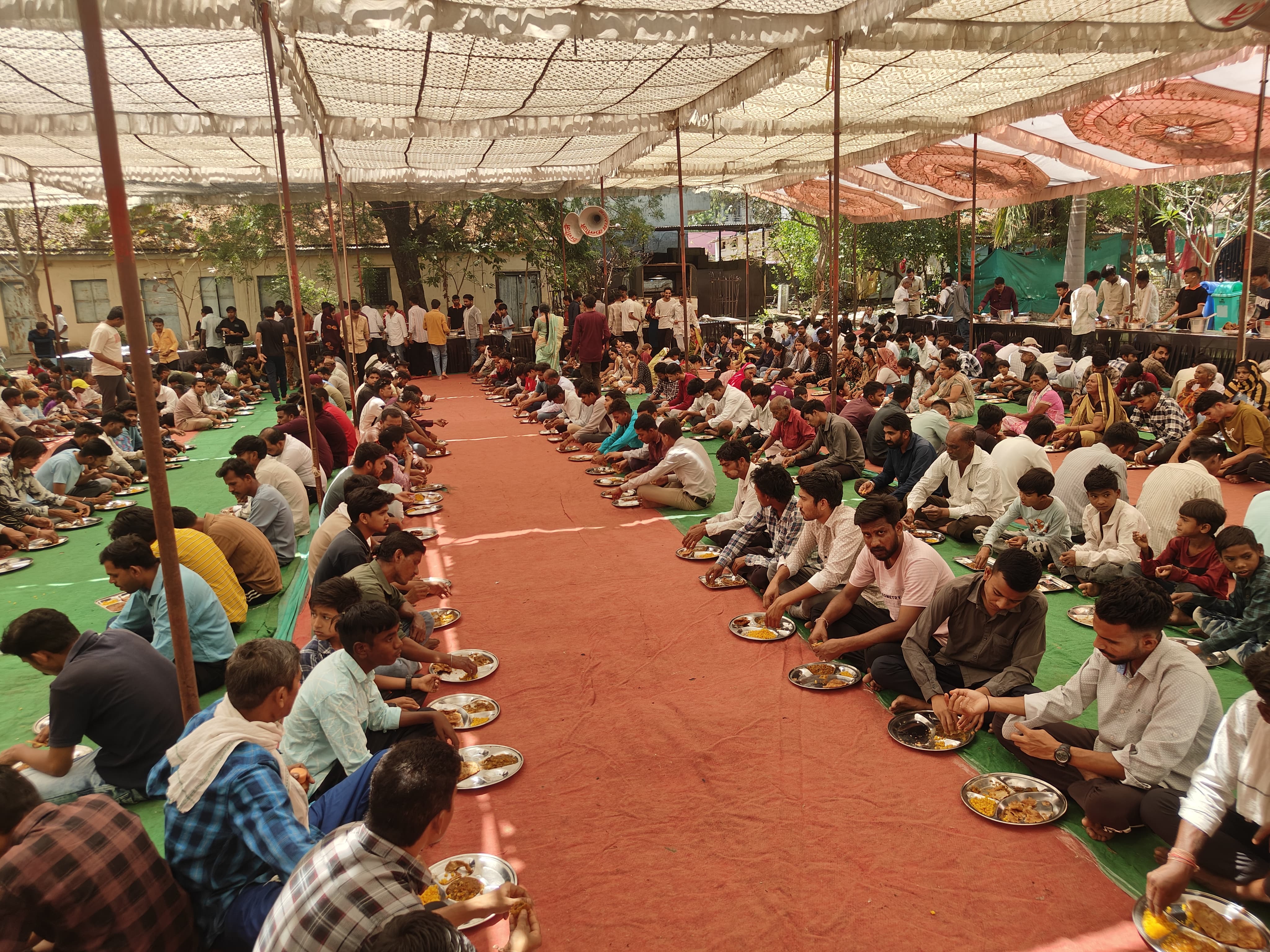  श्रीराम नवमी पर हुँआ विशाल भंडारा प्रारंभ, हजारों श्रद्धालुओं कर रहे प्रसादी ग्रहण